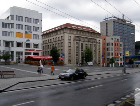 rozpadlá kompozice hmot: Palác Zdar, Česká spořitelna, Bawag / pokémon / špalíček, Interhotel Bohemia - foto: Matěj Páral 07/2010